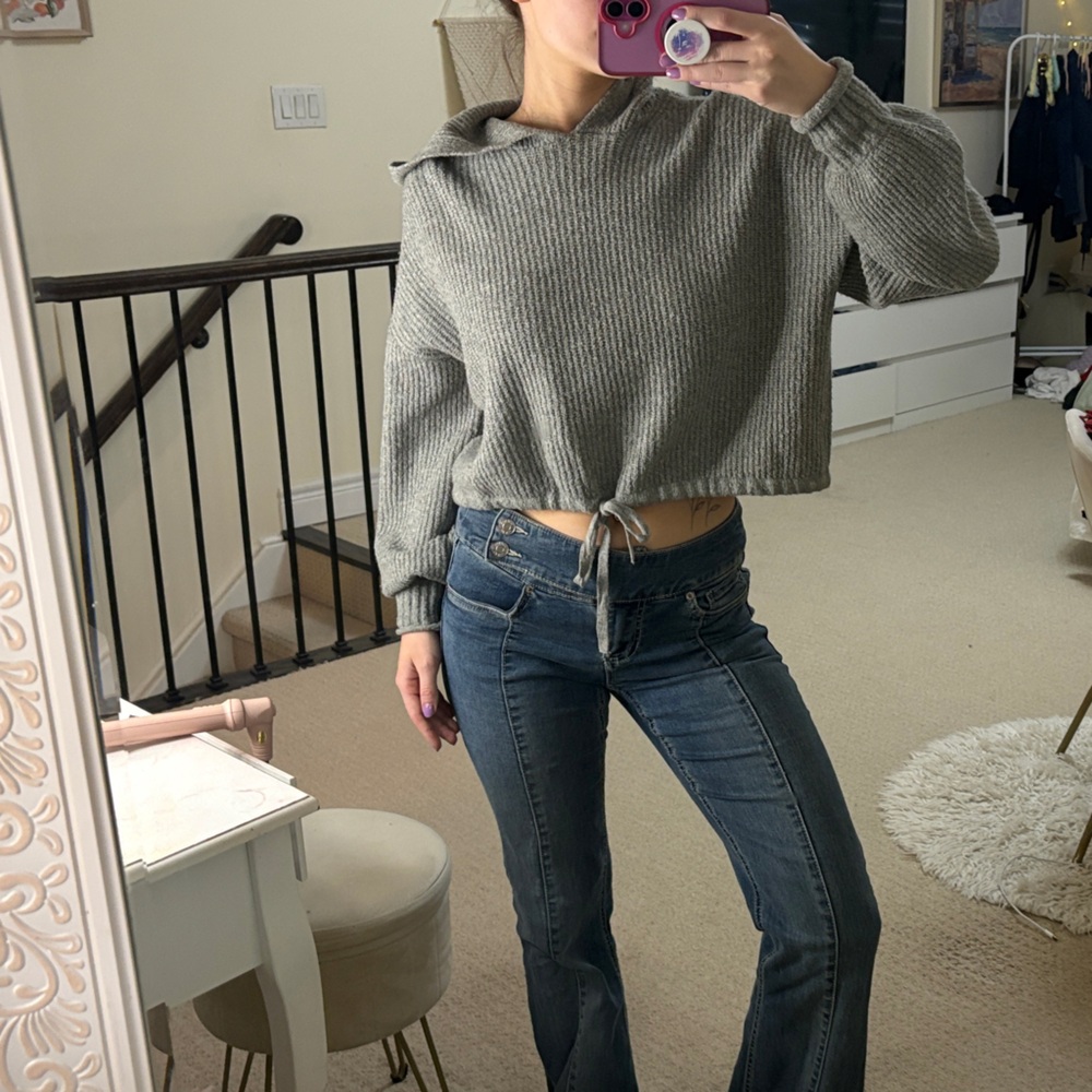 American Eagle | Grey Sweater | Size M